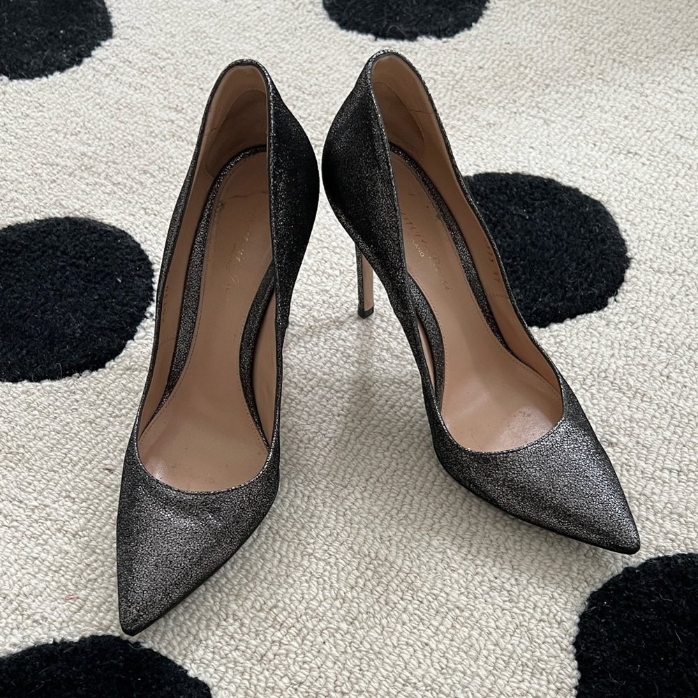 Gianvito Rossi Shimmering Black/Silver Heels